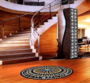 Complete Your Staircase With a Mosaic Medallion
