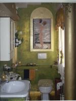 Beautiful Green Toilet & Mosaic Ambience